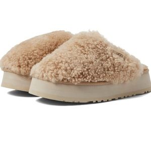 UGG Maxi Curly Platform